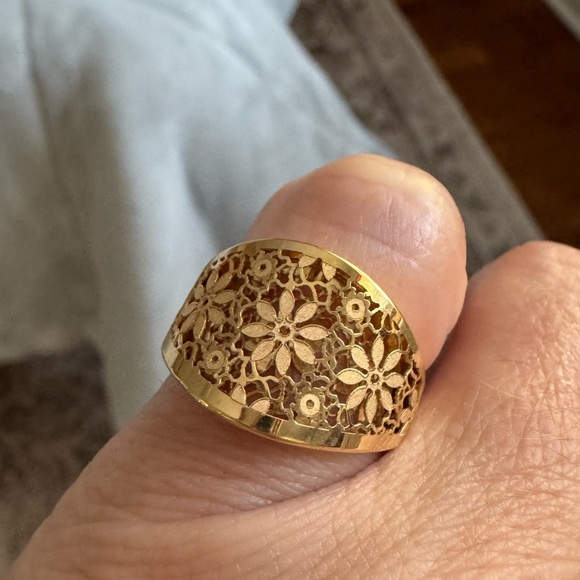 JTV Jewelry - 14k Yellow Gold Flower Ricami Signet Ring size 5